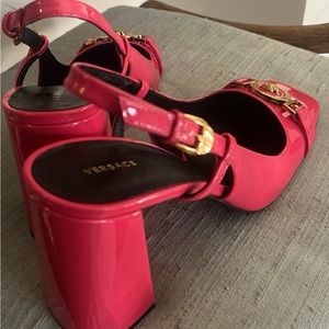 Brand new! Had buyers remorse, I prefer higher heels ^.^